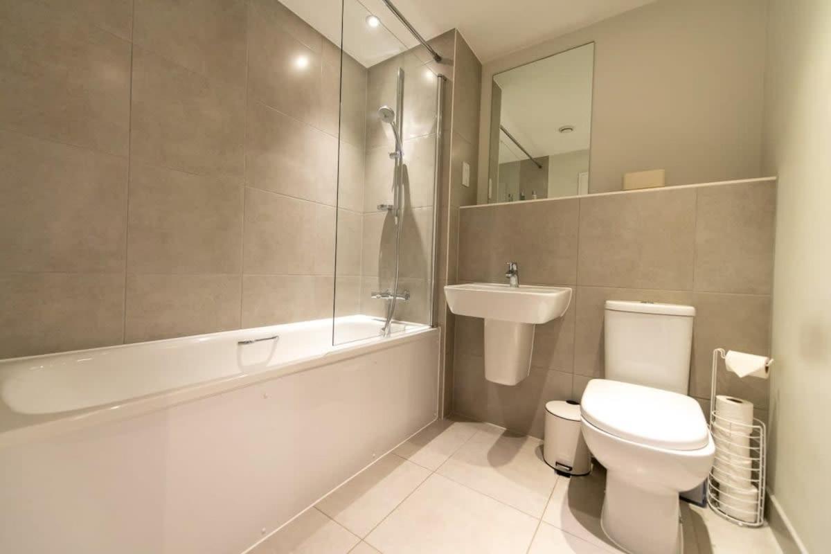 Fantastic 1 Bed Apartment In Crawley Exterior foto