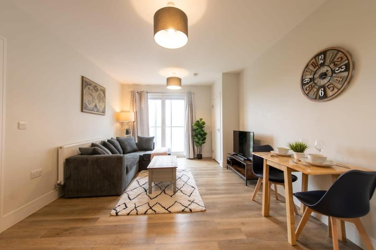 Fantastic 1 Bed Apartment In Crawley Exterior foto