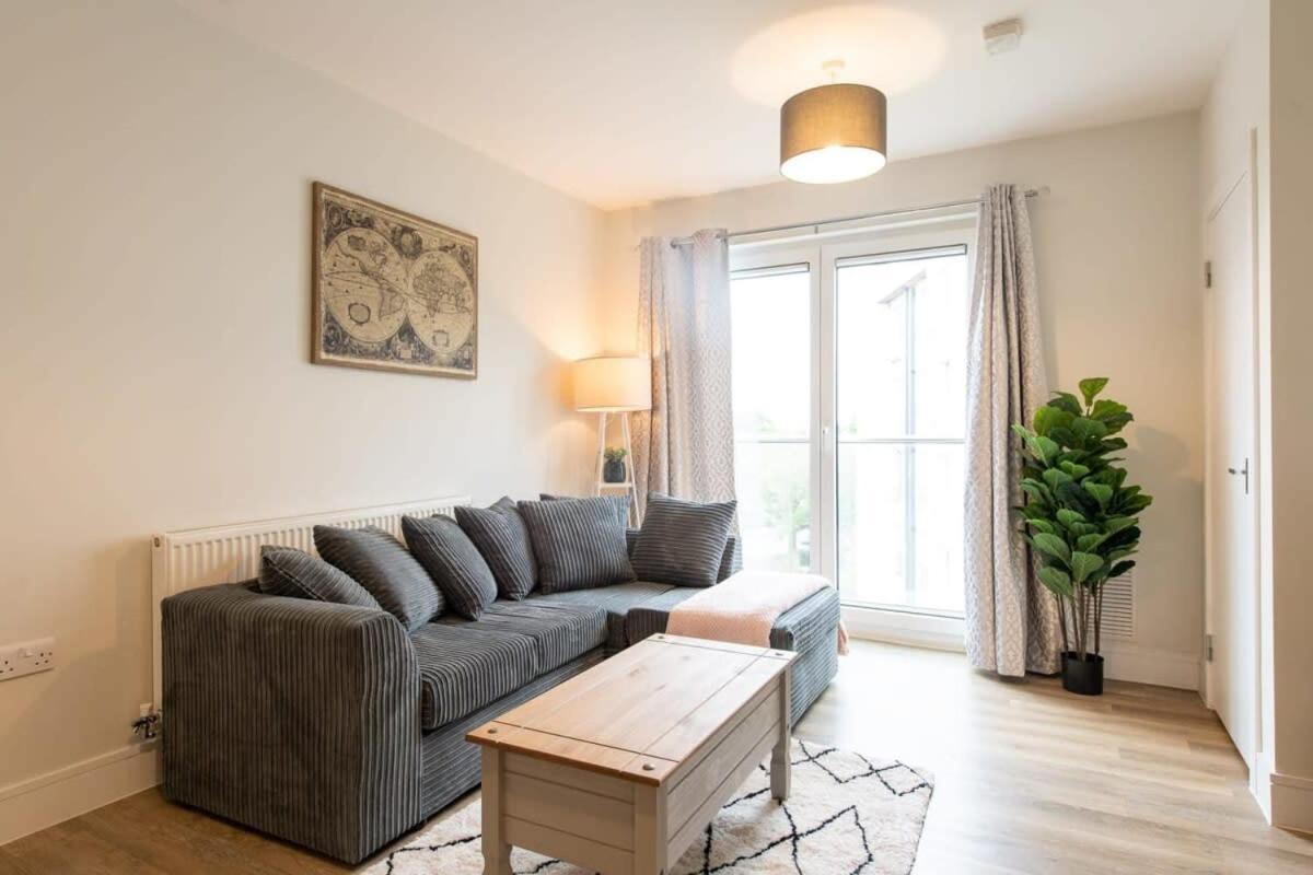 Fantastic 1 Bed Apartment In Crawley Exterior foto